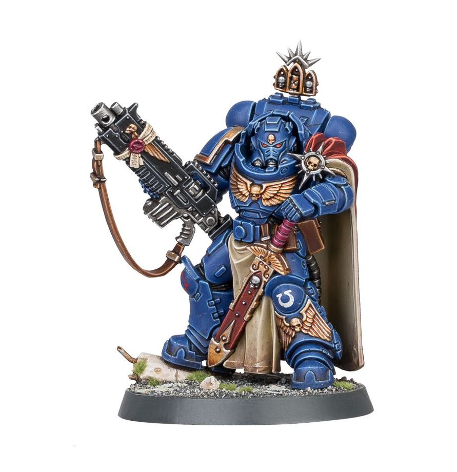 SPACE MARINES: Captain with Master-Crafted Bolt Rifle